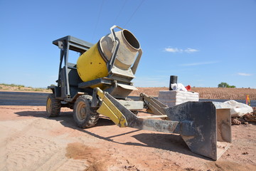 hormigonera con pala de excavadora