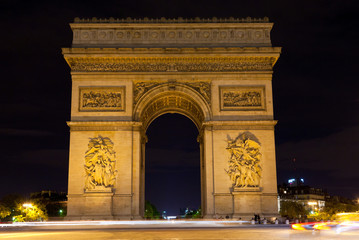 Paris, Triumphal arch at night