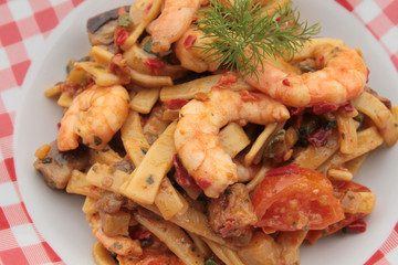 poêlée de tagliatelles au gambas