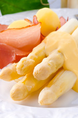 asparagus with sauce hollandaise