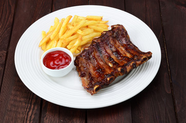 BBQ Ribs with fries