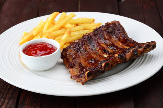 BBQ Ribs with fries