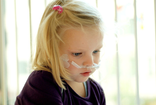 child at hospital with oxygen mask
