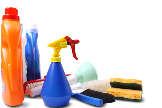 Detergenti e oggetti per la pulizia della casa