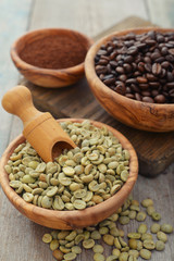 Green and roasted coffee beans