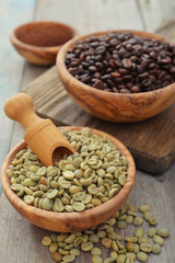 Green and roasted coffee beans