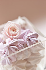 Cream meringues