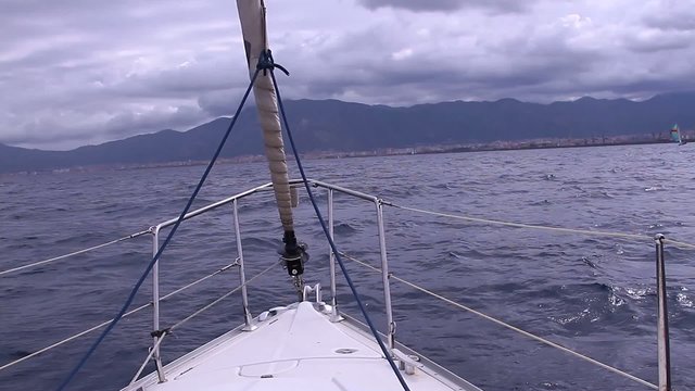 barca in navigazione