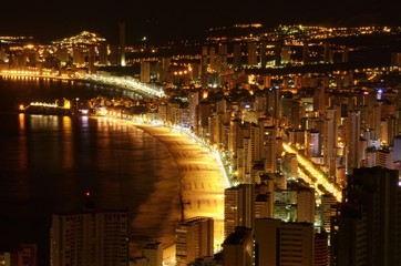 playas de Benidorm por la noche