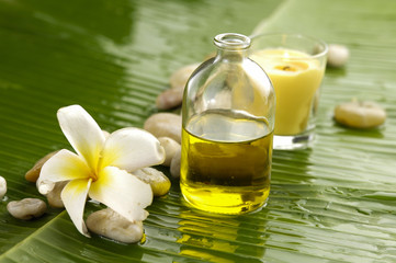 Obraz na płótnie Canvas frangipani and stones with yellow candle ,massage oil