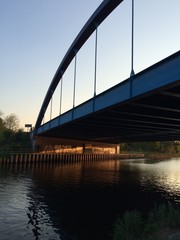 Fototapeta na wymiar Kanal mit Brücke
