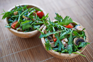 rucola salad with roasted shrimps