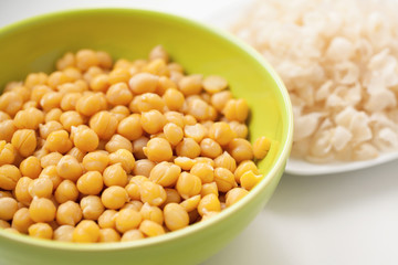 cooked and peeled chickpeas