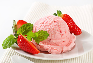 Strawberry ice cream