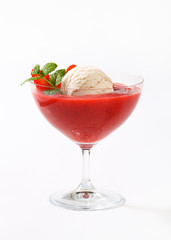 Ice cream with strawberry puree