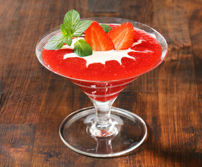 Strawberry puree with cream