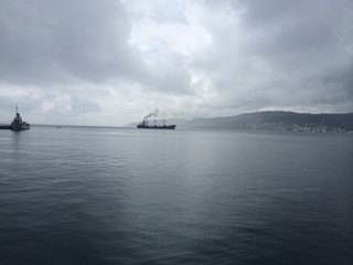 Obraz premium Yağmurlu Havada Çanakkale Boğazı