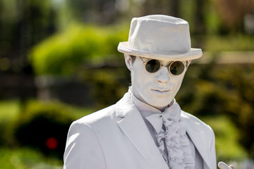 living statue