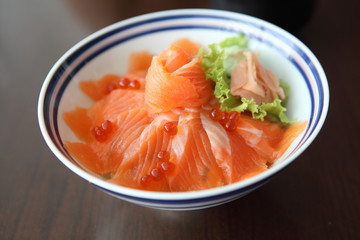Salmon sushi don