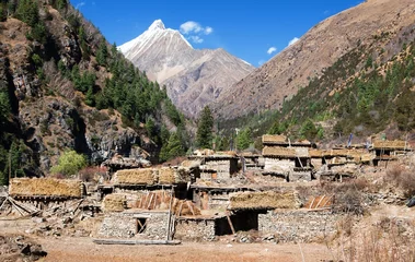 Draagtas Pungmo dorp - Lower Dolpo - westelijk Nepal © Daniel Prudek
