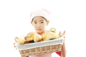 パンを持つ笑顔の女の子