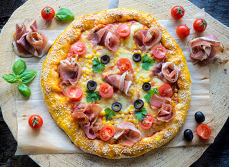 Prosciutto pizza