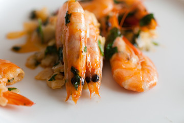 Fried shrimps with the garlic and the parsley