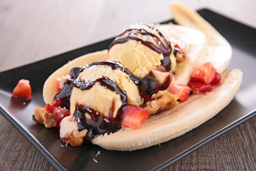 ice cream,berry and banana