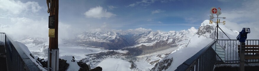 Fototapeta na wymiar panorama view of Klein Matterhorn Zermat