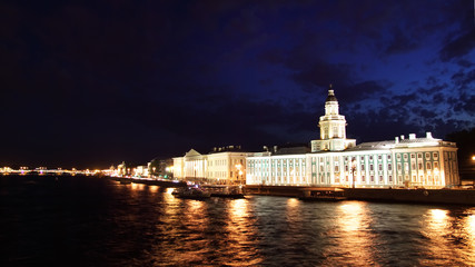 Fototapeta na wymiar Night view of St Petersburg. Kunstkamera