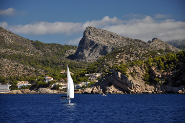 Segelboot bei Sant Elm, Mallorca