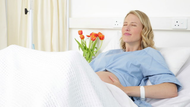 Pregnant woman having contractions