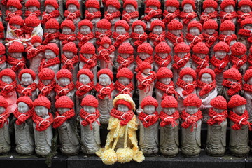 Obraz premium Little of Jizo statues at Hasedera temple in Nara, Japan