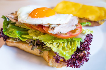 Sandwich with bacon