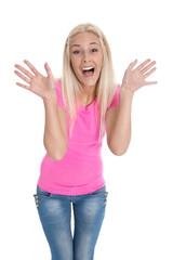 Jubelndes glückliches junges Mädchen in Pink