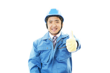 ガッツポーズの作業員