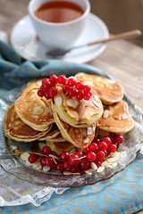 pancakes with berries