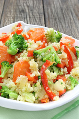 Millet fried with carrots, broccoli, paprika and onion