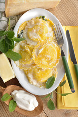 medaglioni ripieni panna e burro verticale