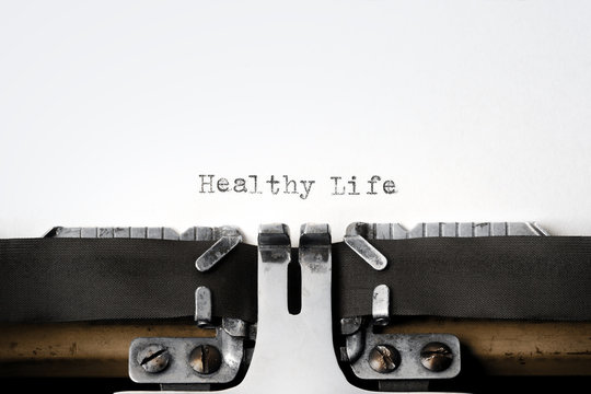 "Healthy Life" written on an old typewriter