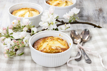 Apple pie in ceramic bowl