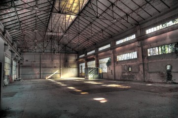 intérieur d'entrepôt désaffecté - hdr
