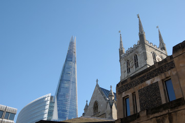 Fototapeta na wymiar Southwark Cathedral and the Shard
