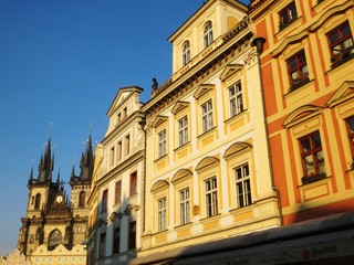 Fototapeta premium Prager Straße mit Teynkirche