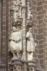 Fototapeta premium Person statue decorating the Cathedral of Toledo