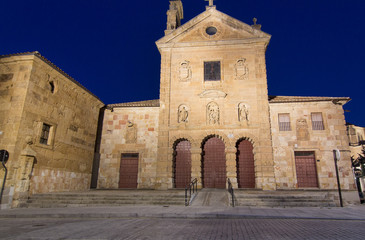 Obraz premium medieval buildings at night in the historic city of Salamanca, S