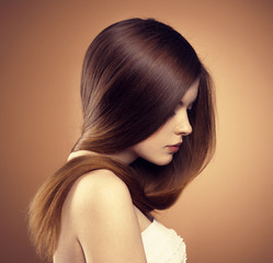 Close-up of young model with glossy straight brown hair - 64405462