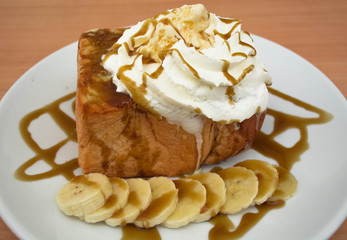 banana and caramel toast