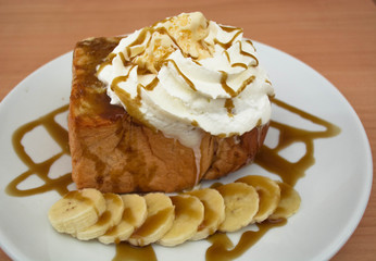 banana and caramel toast