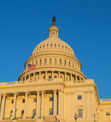 Obraz premium Washington, DC - US Capitol building in warm light at sunset